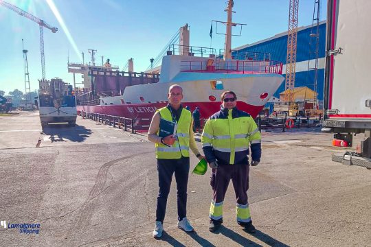 Lamaignere Shipping acts as agent of a container ship in the Seville shipyard