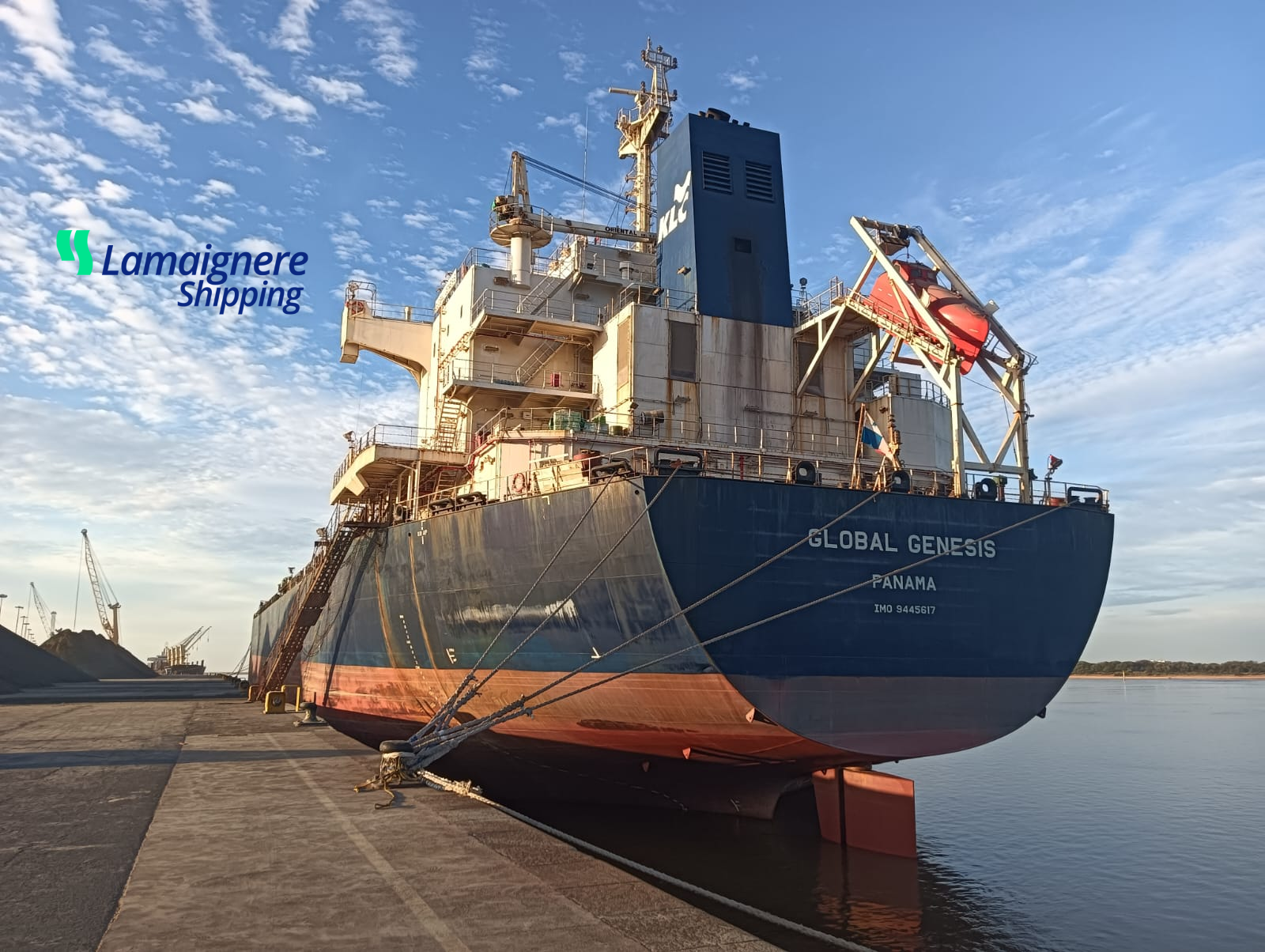 Lamaignere Shipping coordinates the unloading of clinker at the Port of Huelva with the vessel Global Genesis