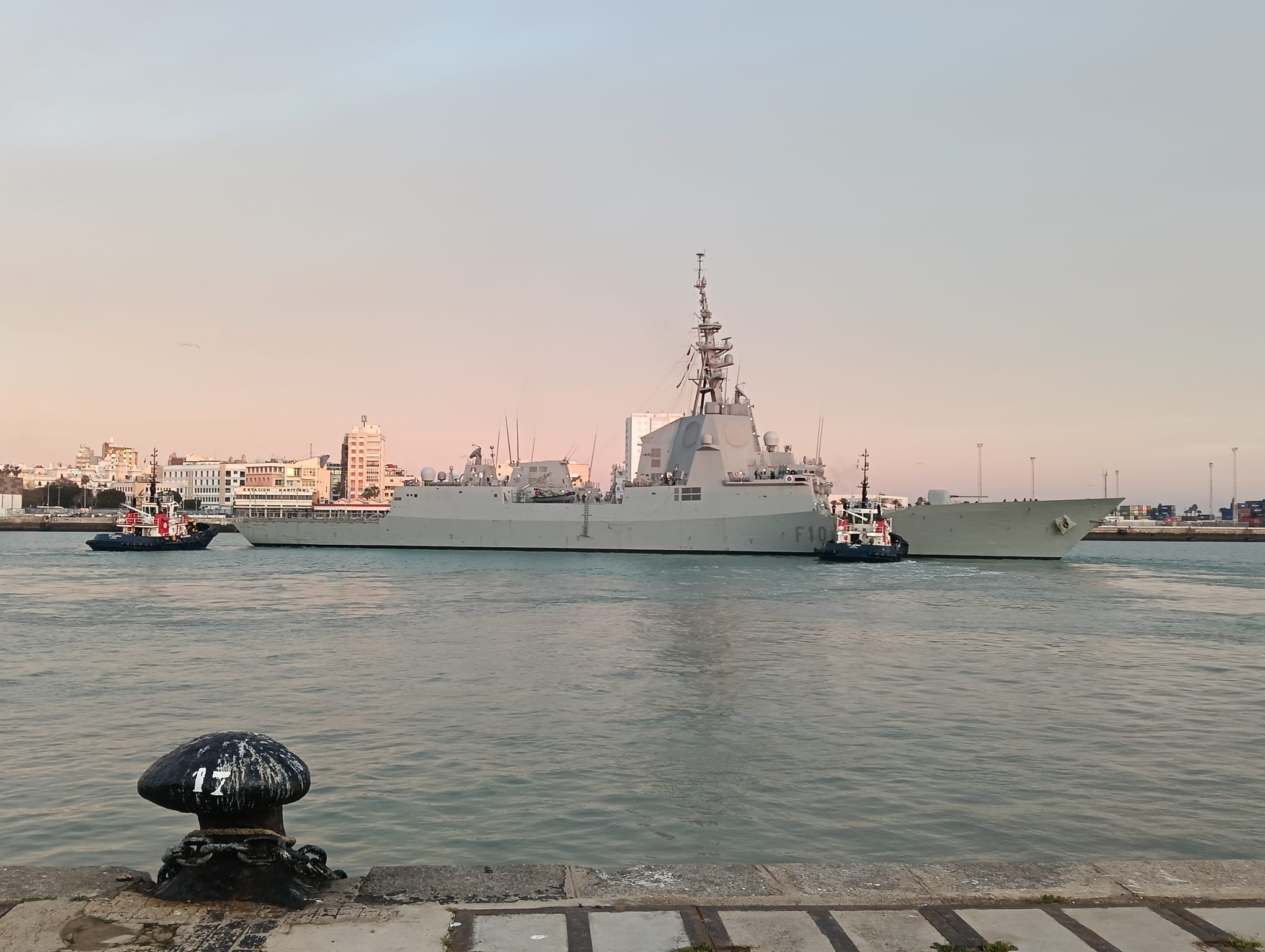 ESPS Méndez Núñez visits Cádiz for strategic logistical operation